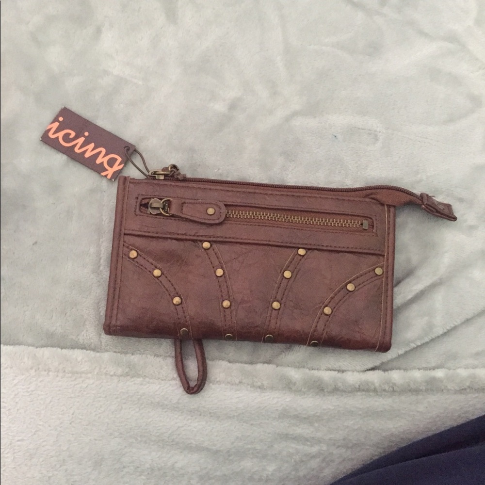 Clutch Brown